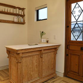 Repos【ルポ】のフロント